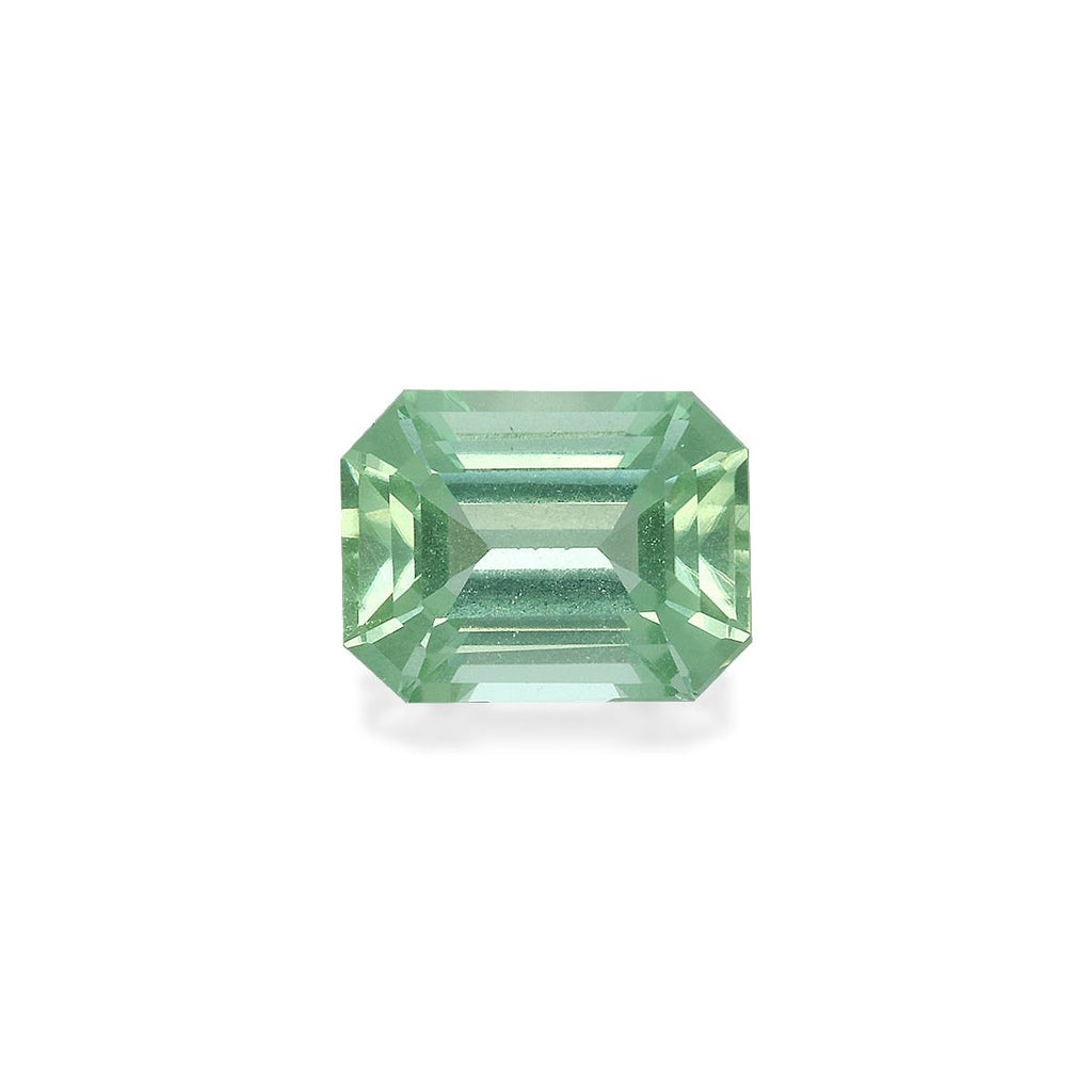 La Tourmaline Verte · 2,43 ct de Bonnot Paris est une pierre précieuse verte transparente taille émeraude avec des facettes géométriques qui reflètent la lumière, sertie sur un fond blanc uni pour mettre en valeur sa clarté et sa couleur vibrante.