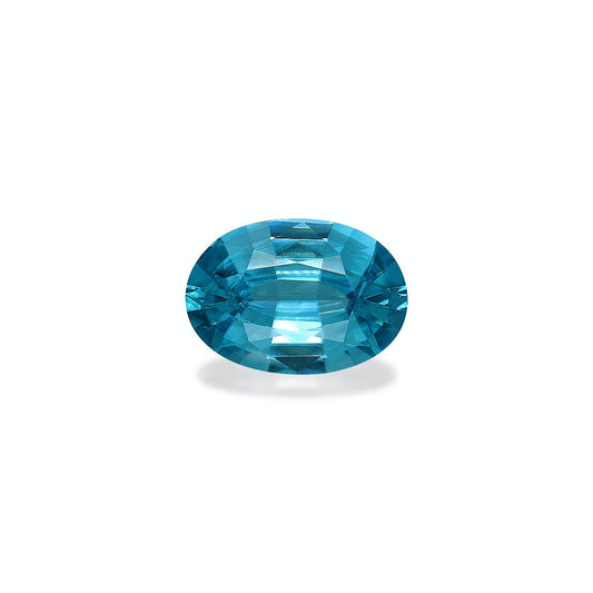 Le Zircon Bleu de 5,79 carats de Bonnot Paris est une pierre précieuse de taille ovale, sertie sur un fond blanc. Sa surface facettée reflète la lumière, soulignant sa teinte bleue vive et sa clarté.