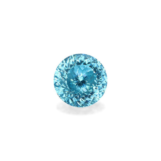 Le Zircon Bleu · 7,56 carats de Bonnot Paris est une pierre précieuse bleue ronde et facettée, aux tailles complexes, centrée sur un fond blanc uni. Sa surface scintillante rehausse sa clarté et sa couleur vibrante, créant un effet éblouissant.