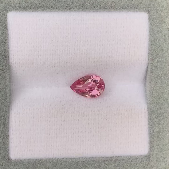saphir-padparadscha-poire-1-07ct-video-2