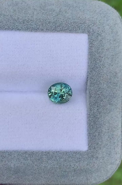saphir-bleu-vert- ovale-1-54ct video1