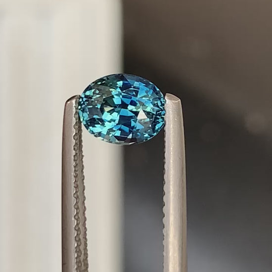 saphir-teal-ovale-1-53ct-video-1
