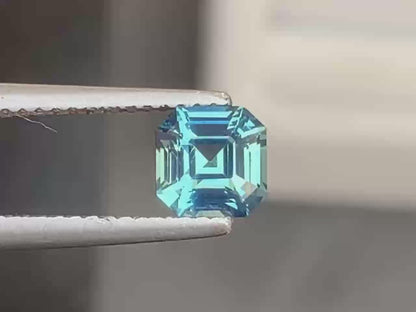 saphir-bleu-vert-émeraude carrée-1-20ct video2