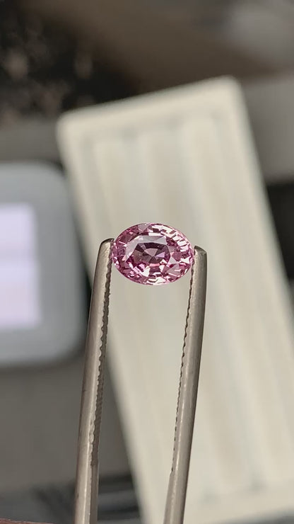 pink sapphire oval 1,25ct video 1