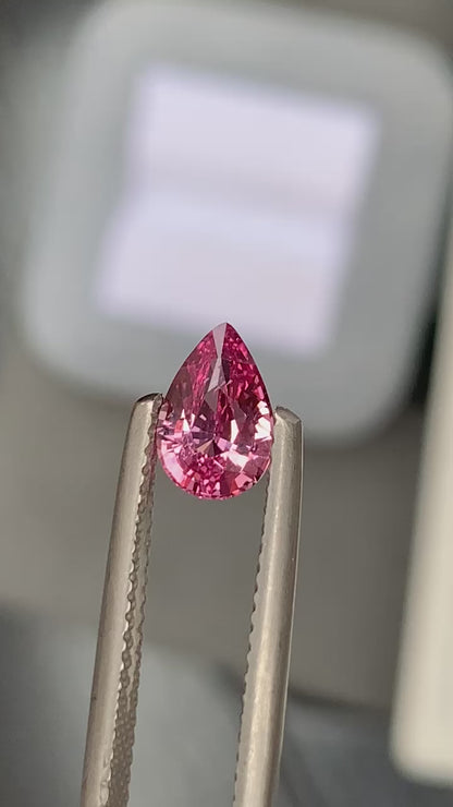 saphir-padparadscha-poire-1-07ct-video-1