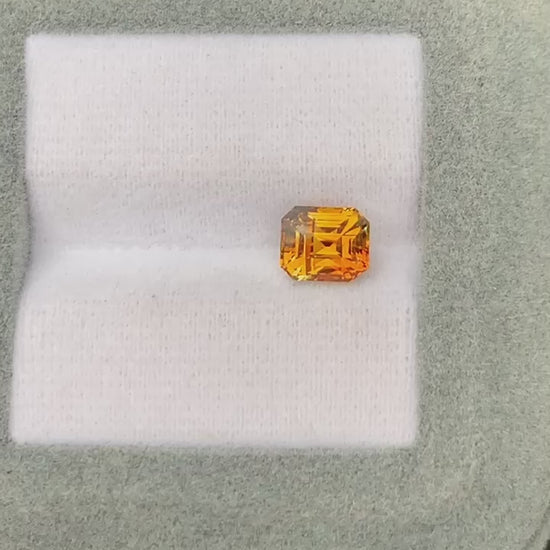 saphir-orange-émeraude-2-01ct-video-2
