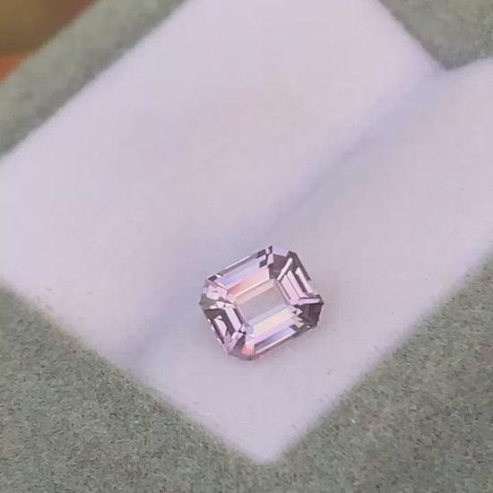 Lavender spinel emerald 1,03ct -video 2