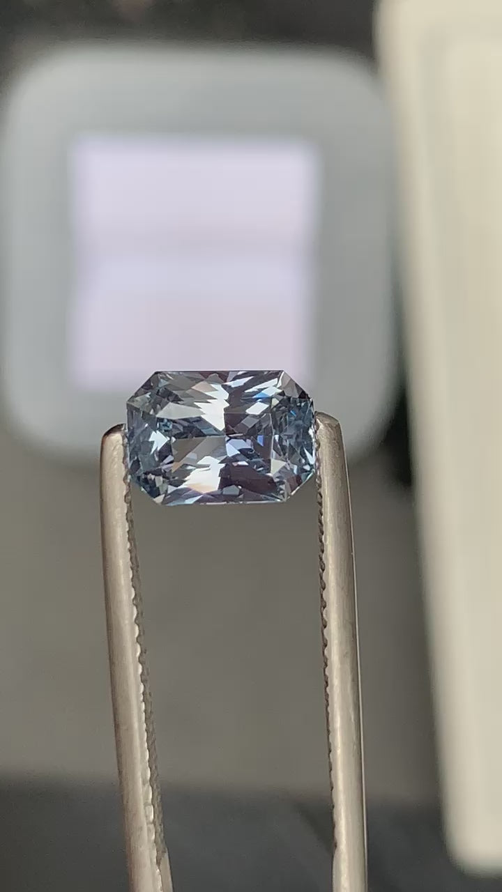 saphir-gris-radiant-2-02ct-video-1