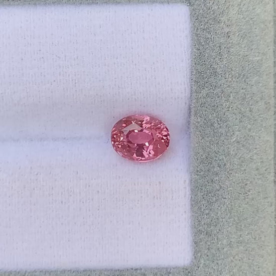 saphir-padparadscha-ovale-1-56ct-video-2