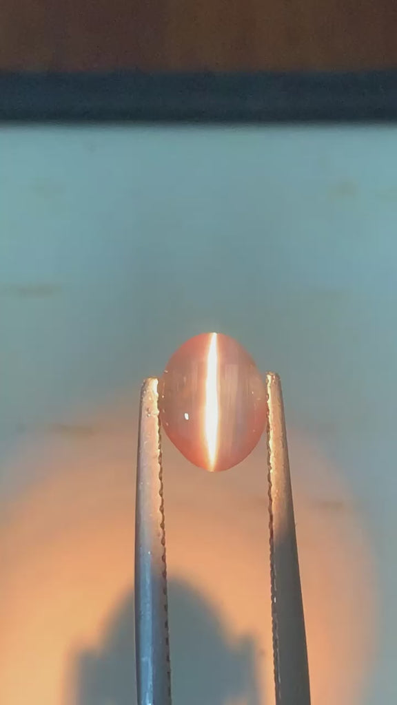alexandrite-cats-eye-ovale-1-82ct-video-1