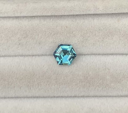 saphir-teal-hexagonale-1-52ct-2-video-2