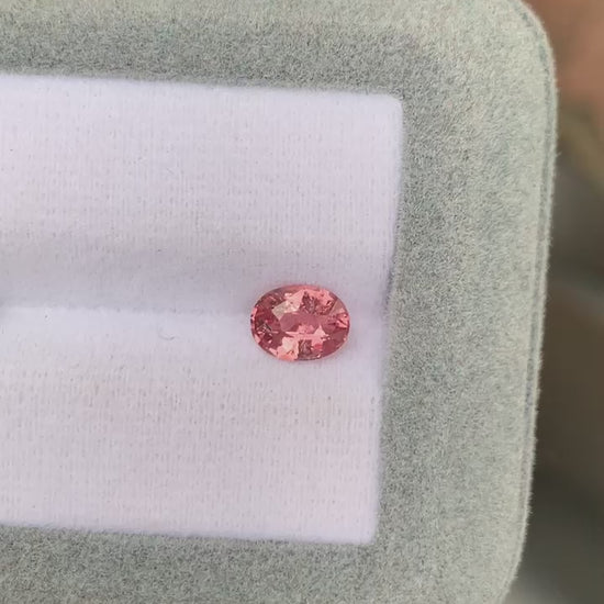 saphir-padparadscha-ovale-1-13ct-video-1