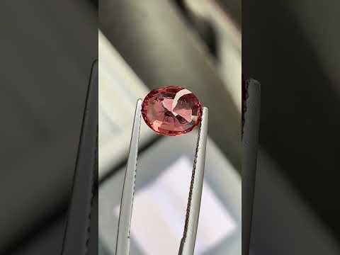 Saphir Padparadscha de Madagascar