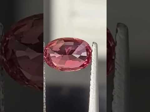 Saphir Padparadscha de Madagascar