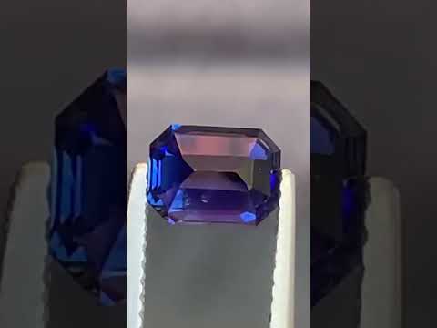 Saphir bleu royal de Madagascar