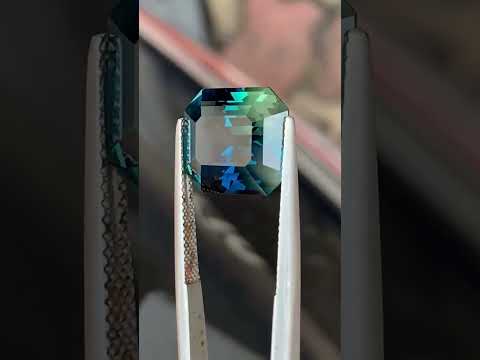 Saphir bicolore de Madagascar