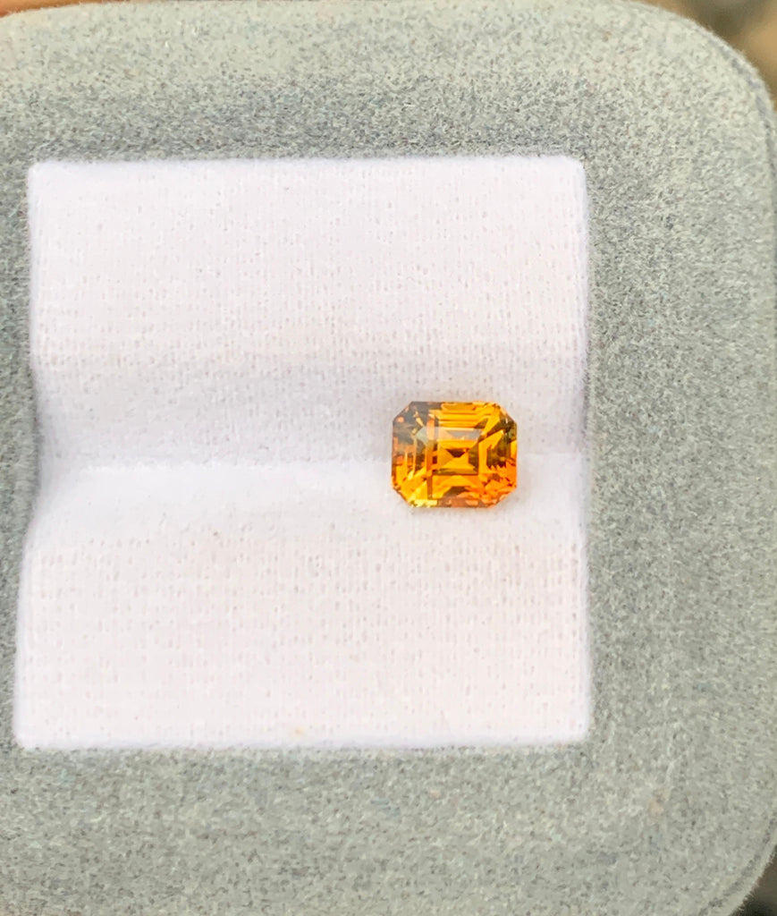 saphir-orange-émeraude-2-01ct-photo-1