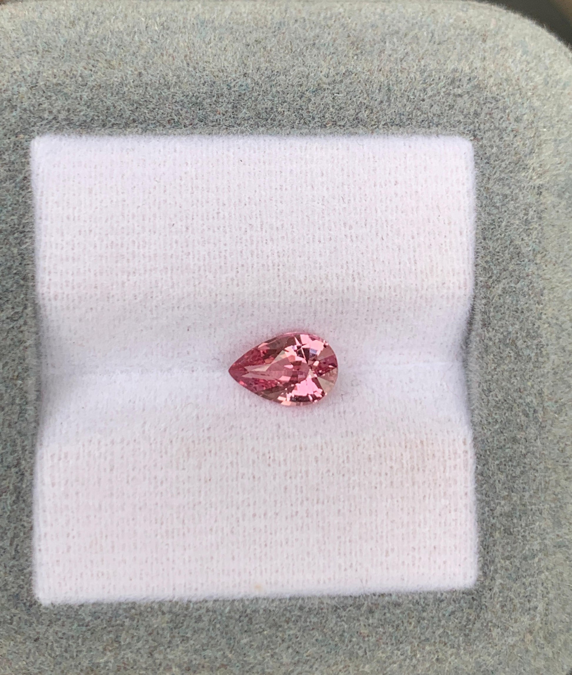 saphir-padparadscha-poire-1-07ct-photo-1