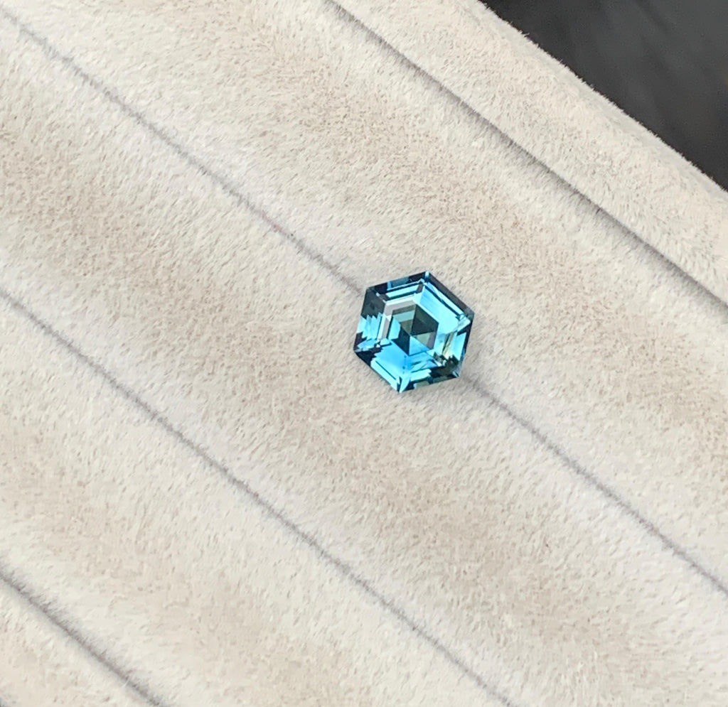 saphir-teal-hexagonale-1-52ct-2-photo-1